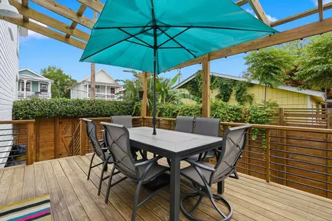 Exterior - 76 Oneida St, Saint Augustine, FL 32084 photo 7 of 11