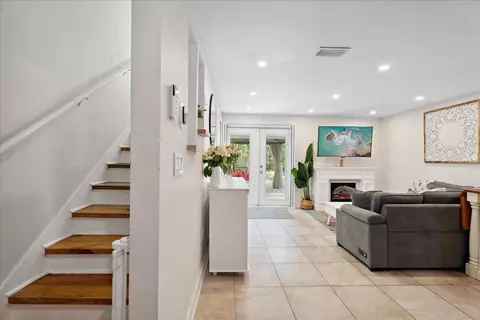 Entry Way - 56 Dumas St, Saint Augustine, FL 32084 photo 2 of 3