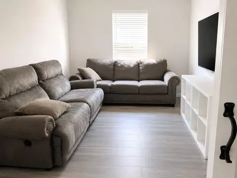 Living - 231 Willow Crk Ct, Saint Augustine, FL 32092 photo 2 of 2