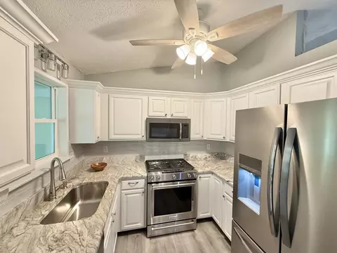 Kitchen - 13 Lockhart Ln, Saint Augustine, FL 32080 photo 2 of 6