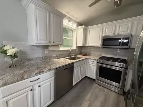 Kitchen - 13 Lockhart Ln, Saint Augustine, FL 32080 photo 3 of 6