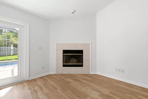 Living - 385 Whisper Ridge Dr, Saint Augustine, FL 32092 photo 8 of 9