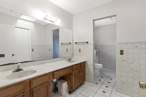 Bath - 900 Colonial Dr, Saint Augustine, FL 32086 photo 1 of 2