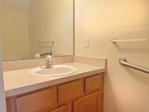 Bath - 374 Scrub Jay Dr, Saint Augustine, FL 32092 photo 1 of 4