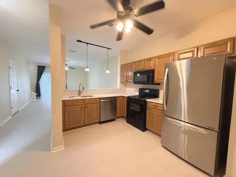 Kitchen - 374 Scrub Jay Dr, Saint Augustine, FL 32092 photo 3 of 5