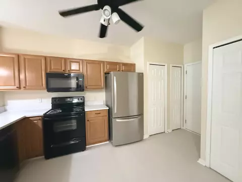 Kitchen - 374 Scrub Jay Dr, Saint Augustine, FL 32092 photo 2 of 5
