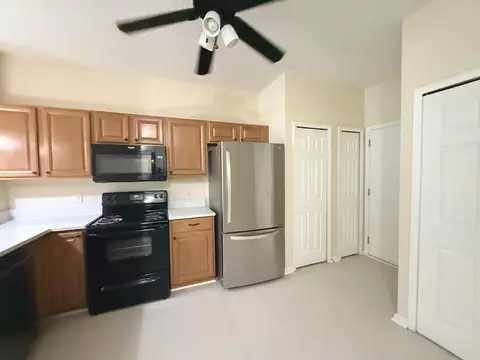 Kitchen - 374 Scrub Jay Dr, Saint Augustine, FL 32092 photo 2 of 4