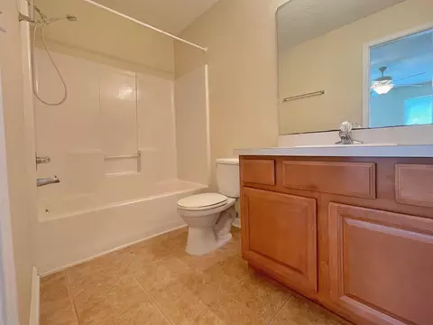 Bath - 374 Scrub Jay Dr, Saint Augustine, FL 32092 photo 2 of 4
