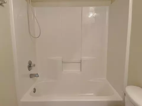 Bath - 374 Scrub Jay Dr, Saint Augustine, FL 32092 photo 3 of 4