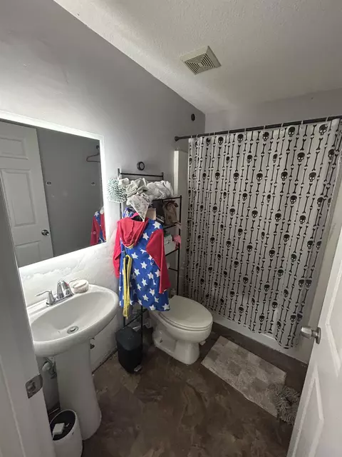 Bath - 330 St George Ave, Saint Augustine, FL 32084 photo 3 of 3