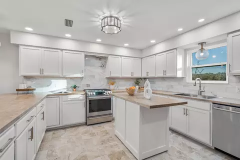 Kitchen - 420 Trade Wind Ln, Saint Augustine, FL 32080 photo 3 of 4