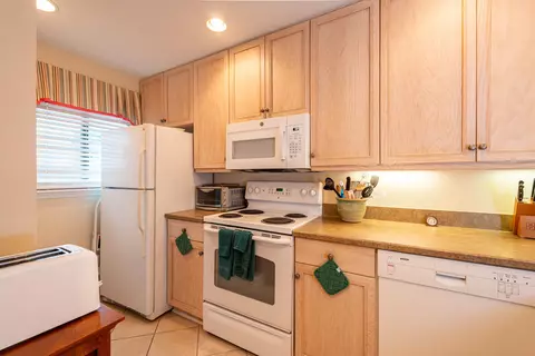 Kitchen - 6100 A1a S #314, Saint Augustine, FL 32080 photo 4 of 4