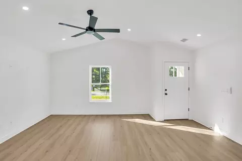 Living - 232 Jackson Blvd, Saint Augustine, FL 32095 photo 4 of 4