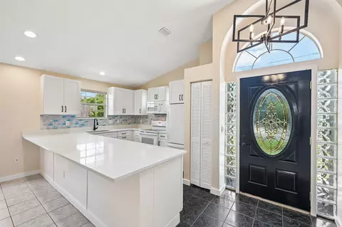 Entry Way - 207 B St, Saint Augustine, FL 32080 photo 1 of 1