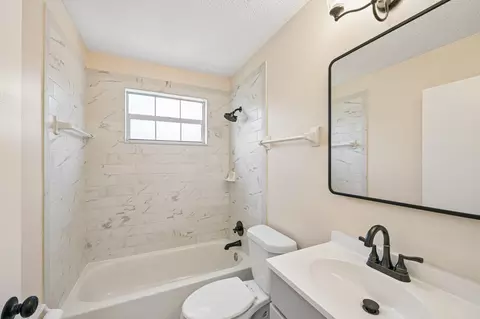Bath - 207 B St, Saint Augustine, FL 32080 photo 3 of 4