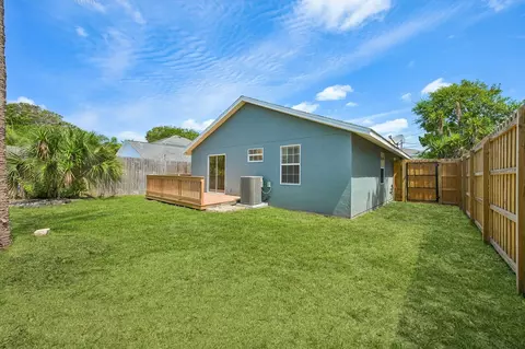 Exterior - 207 B St, Saint Augustine, FL 32080 photo 6 of 7