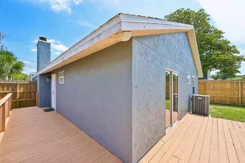 Exterior - 207 B St, Saint Augustine, FL 32080 photo 5 of 7