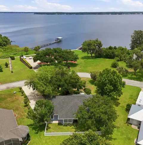 241 Crystal Cove Dr, Palatka, FL 32177