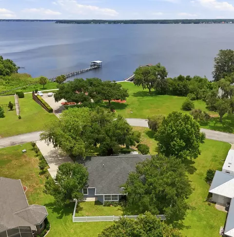 241 Crystal Cove Dr, Palatka, FL 32177