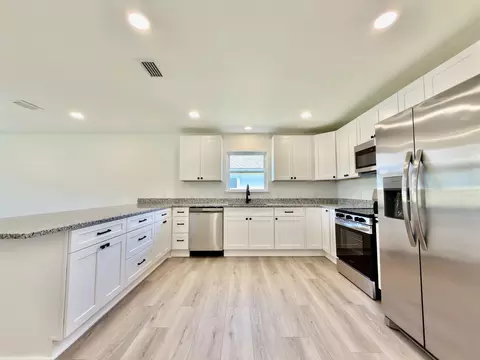 Kitchen - 4571 Sixth Ave, Saint Augustine, FL 32095 photo 2 of 4