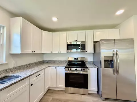 Kitchen - 4571 Sixth Ave, Saint Augustine, FL 32095 photo 4 of 4