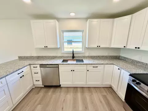Kitchen - 4571 Sixth Ave, Saint Augustine, FL 32095 photo 3 of 4