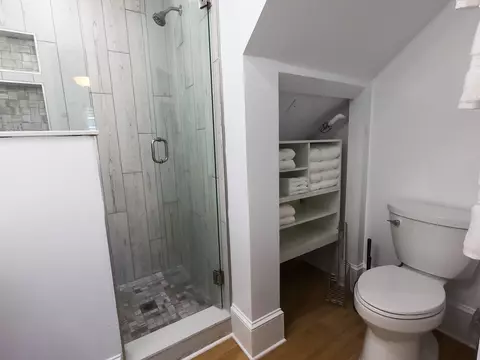 Bath - 177 Riberia St, Saint Augustine, FL 32084 photo 9 of 11