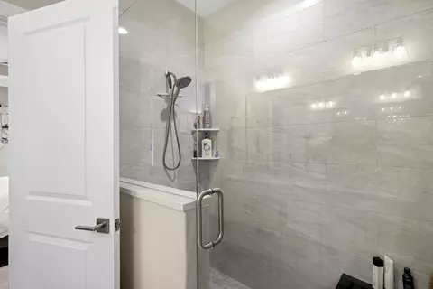 Bath - 633 W Pope Rd, Saint Augustine, FL 32080 photo 2 of 3
