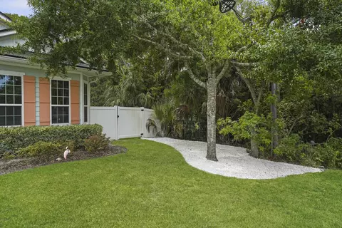Exterior - 633 W Pope Rd, Saint Augustine, FL 32080 photo 6 of 7