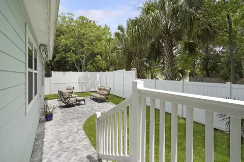 Exterior - 633 W Pope Rd, Saint Augustine, FL 32080 photo 3 of 7