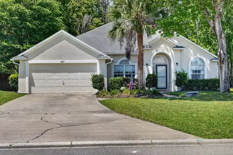 257 Johns Glen Dr, Saint Johns, FL 32259