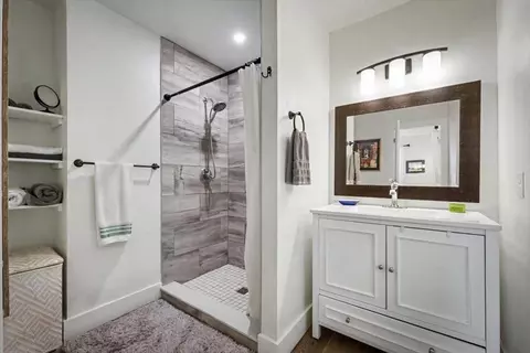 Bath - 10 Eastman St, Saint Augustine, FL 32084 photo 1 of 3