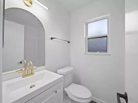 Bath - 214 4th St, Saint Augustine, FL 32080 photo 1 of 2