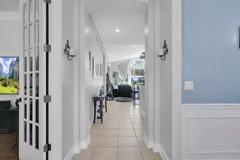 Entry Way - 198 Parkside Dr, Saint Augustine, FL 32095 photo 2 of 9