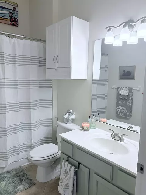 Bath - 1017 Oak Arbor Cir, Saint Augustine, FL 32084 photo 9 of 11