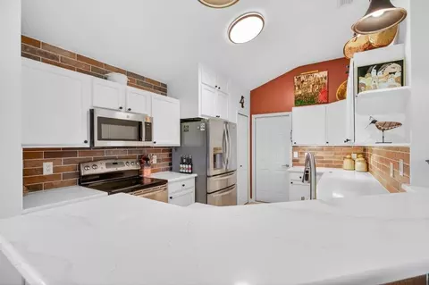 Kitchen - 1017 Oak Arbor Cir, Saint Augustine, FL 32084 photo 4 of 9