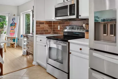 Kitchen - 1017 Oak Arbor Cir, Saint Augustine, FL 32084 photo 9 of 9