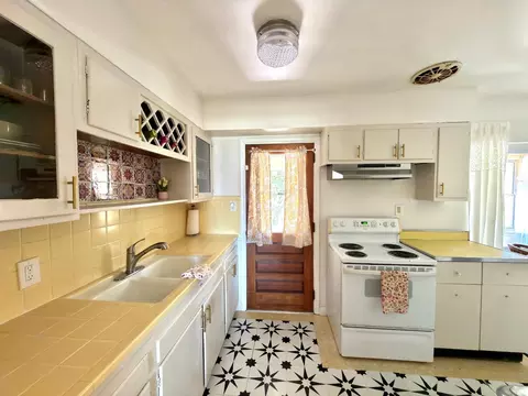 Kitchen - 7 Menendez Rd, Saint Augustine, FL 32080 photo 3 of 5