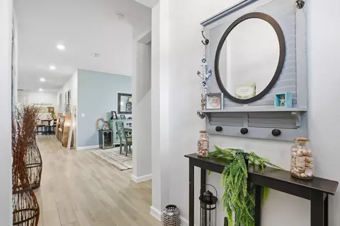 Entry Way - 20 Trumpco Dr, Saint Augustine, FL 32092 photo 1 of 3