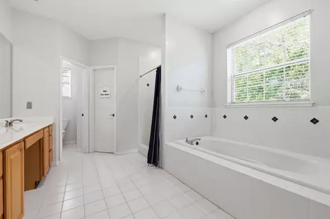Bath - 503 Twenty-second St, Saint Augustine, FL 32084 photo 2 of 6