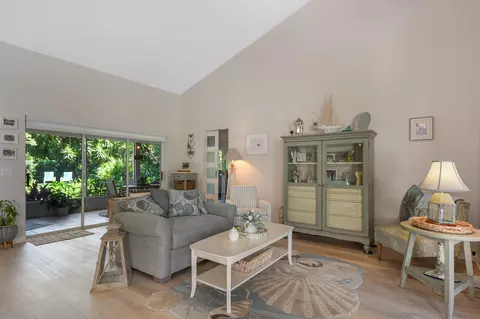 Living - 6 Egret Crest Ln, Saint Augustine, FL 32080 photo 2 of 5
