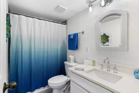 Bath - 200 16th St UNIT 206B, Saint Augustine, FL 32080 photo 2 of 3
