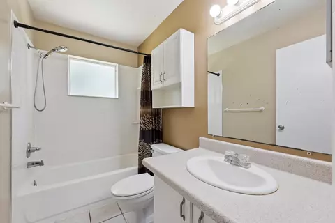 Bath - 437 Domenico Cir, Saint Augustine, FL 32086 photo 2 of 2