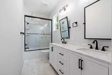 Bath - 124 Lincoln St, Saint Augustine, FL 32084 photo 5 of 5