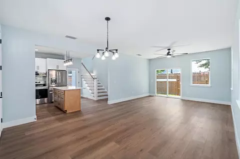 Living - 124 Lincoln St, Saint Augustine, FL 32084 photo 2 of 4