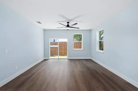 Living - 124 Lincoln St, Saint Augustine, FL 32084 photo 3 of 4
