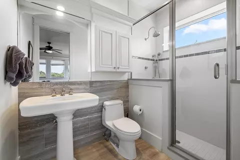 Bath - 648 Ocean Palm Way, Saint Augustine, FL 32080 photo 6 of 11