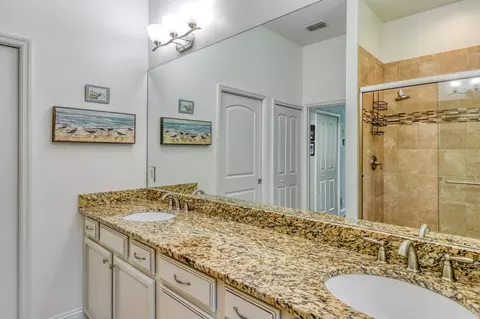 Bath - 127 Canyon Trl, Saint Augustine, FL 32086 photo 2 of 3