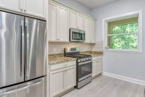 Kitchen - 127 Canyon Trl, Saint Augustine, FL 32086 photo 2 of 3