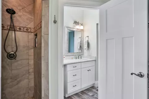Bath - 228 Riberia St, Saint Augustine, FL 32084 photo 5 of 6